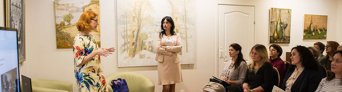 Искусству быть здоровым и активным можно научиться. Участники семинара внимательно слушают преподавателей школы Без возраста . 
