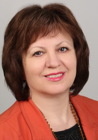 Валентина Ивановна Щавелева, дипломант международного конкурса ЮНЕСКО 2016 года, по направлению «Современная живопись». Тренер по личностному росту, консультант по ЗОЖ и питанию, психолог, автор методик по направлению эмерджетной нумерологии и арт-терапии в искусстве.