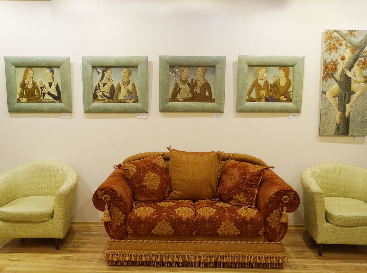 Картины Галина Русак и интерьеры «Мессереровского» зала органично дополняют друг друга.